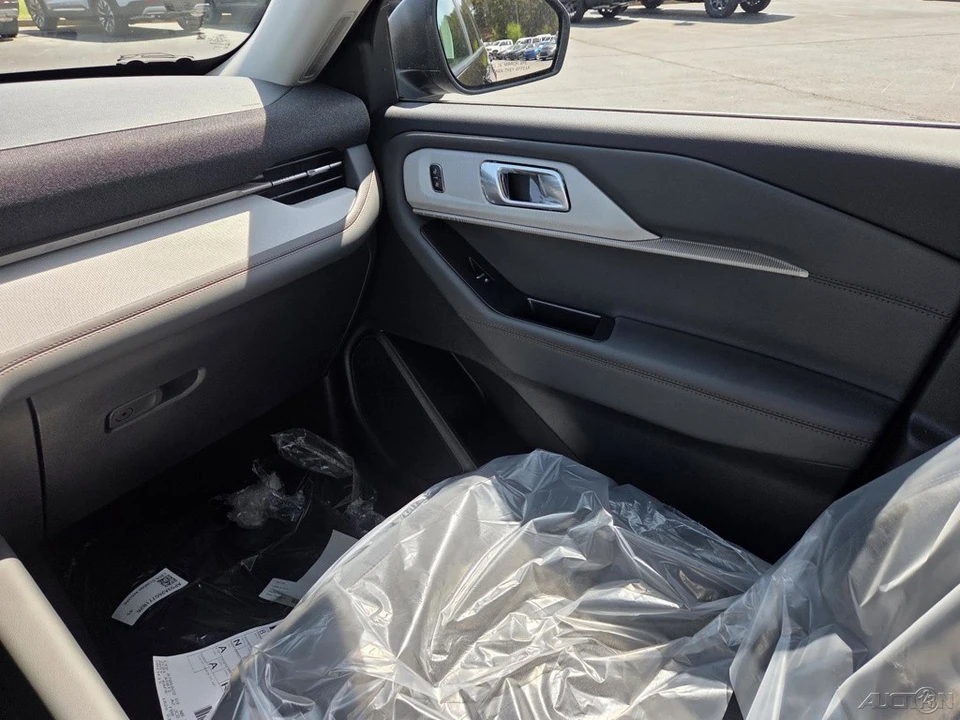 2026 Ford Explorer 6th Gen - Image 17 of 21