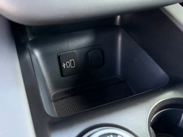2026 Ford Explorer 6th Gen - Image 26 of 31