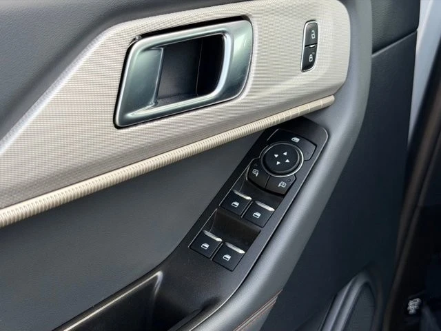 2026 Ford Explorer 6th Gen - Image 15 of 31