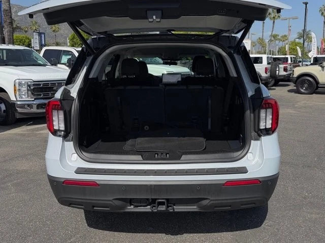 2026 Ford Explorer 6th Gen - Image 10 of 31