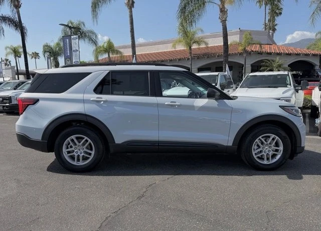 2026 Ford Explorer 6th Gen - Image 9 of 31