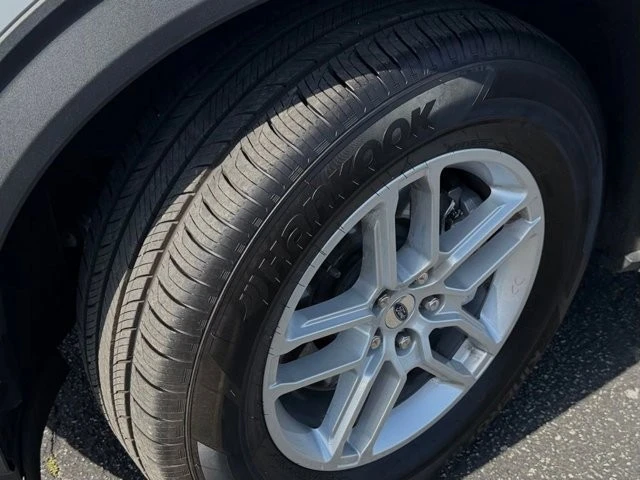 2026 Ford Explorer 6th Gen - Image 13 of 31