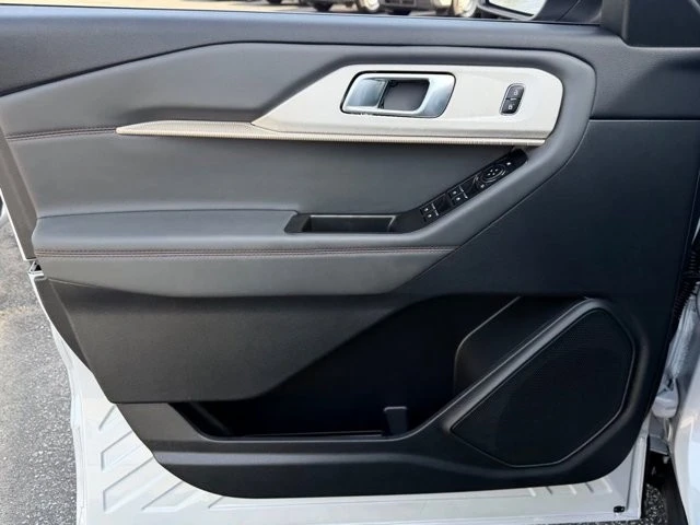 2026 Ford Explorer 6th Gen - Image 14 of 31