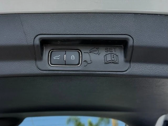 2026 Ford Explorer 6th Gen - Image 11 of 31