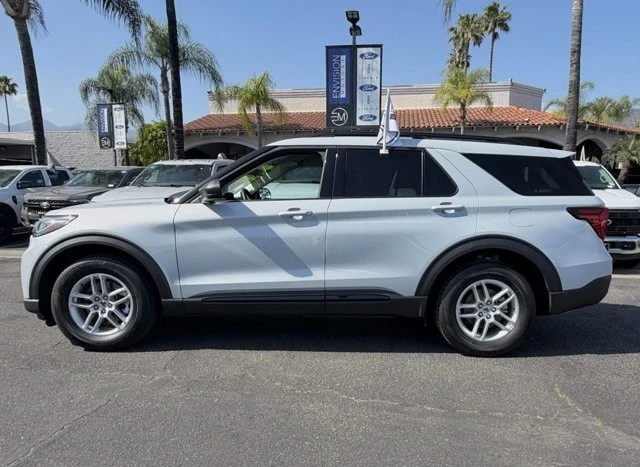 2026 Ford Explorer 6th Gen - Image 5 of 31