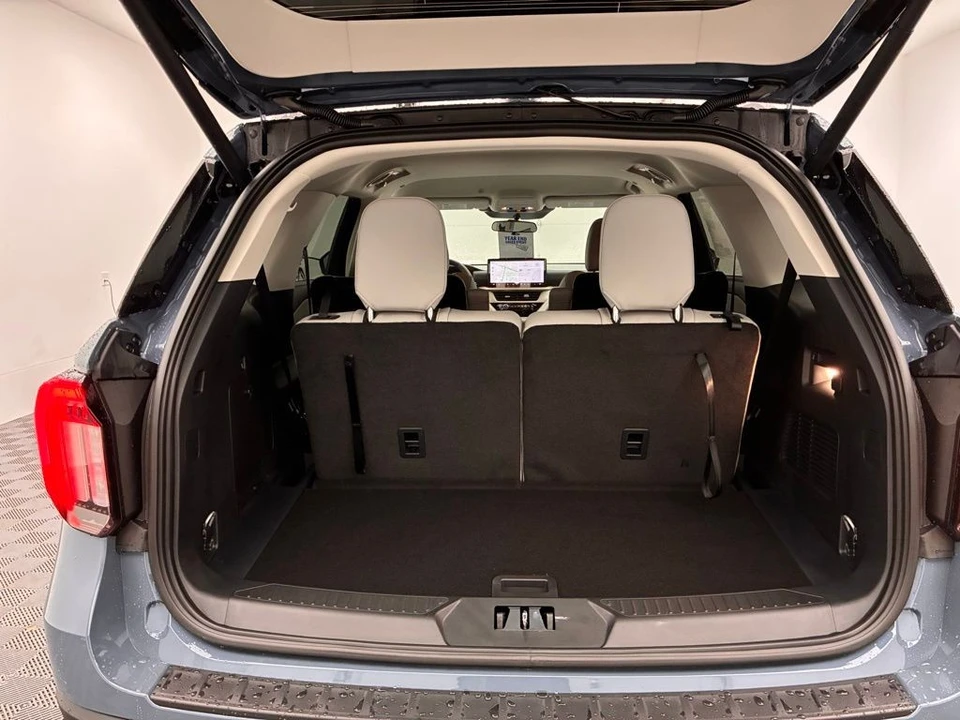 2026 Ford Explorer 6th Gen - Image 10 of 12