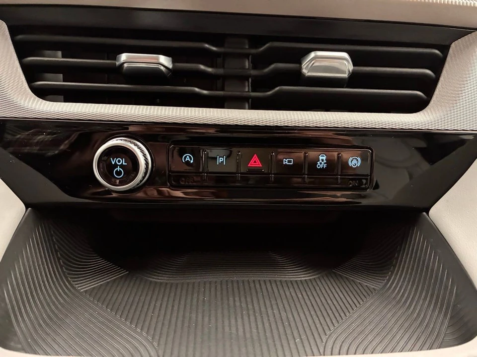 2026 Ford Explorer 6th Gen - Image 5 of 12