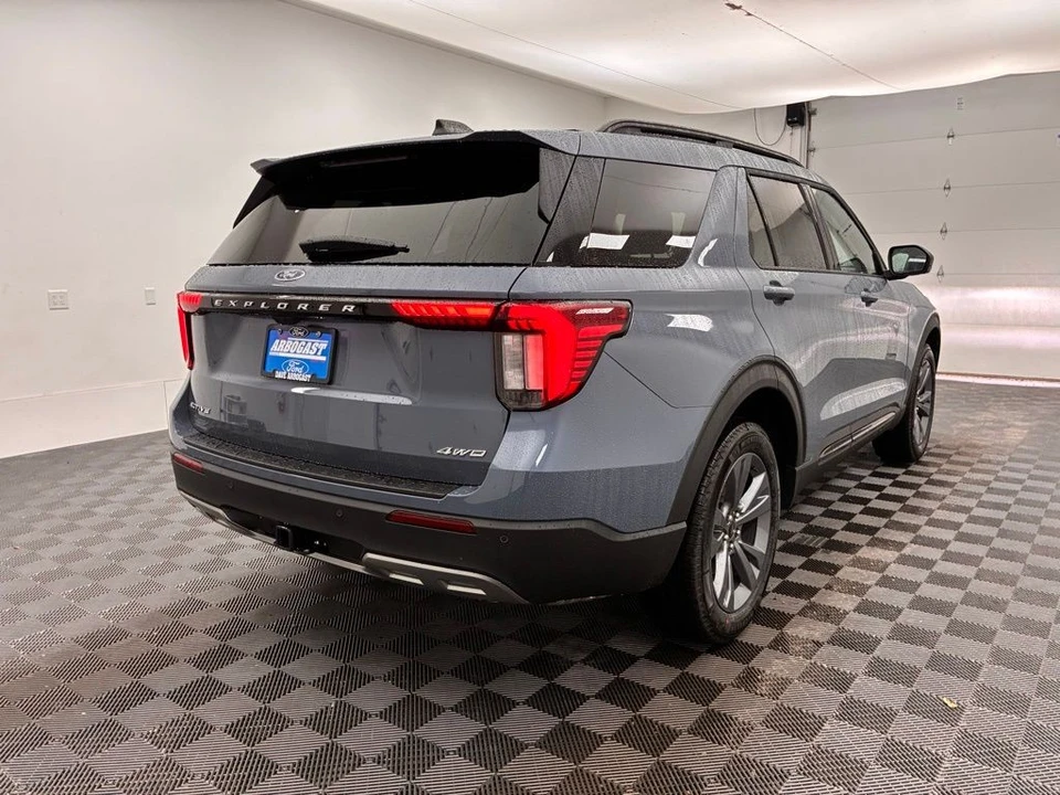 2026 Ford Explorer 6th Gen - Image 8 of 12