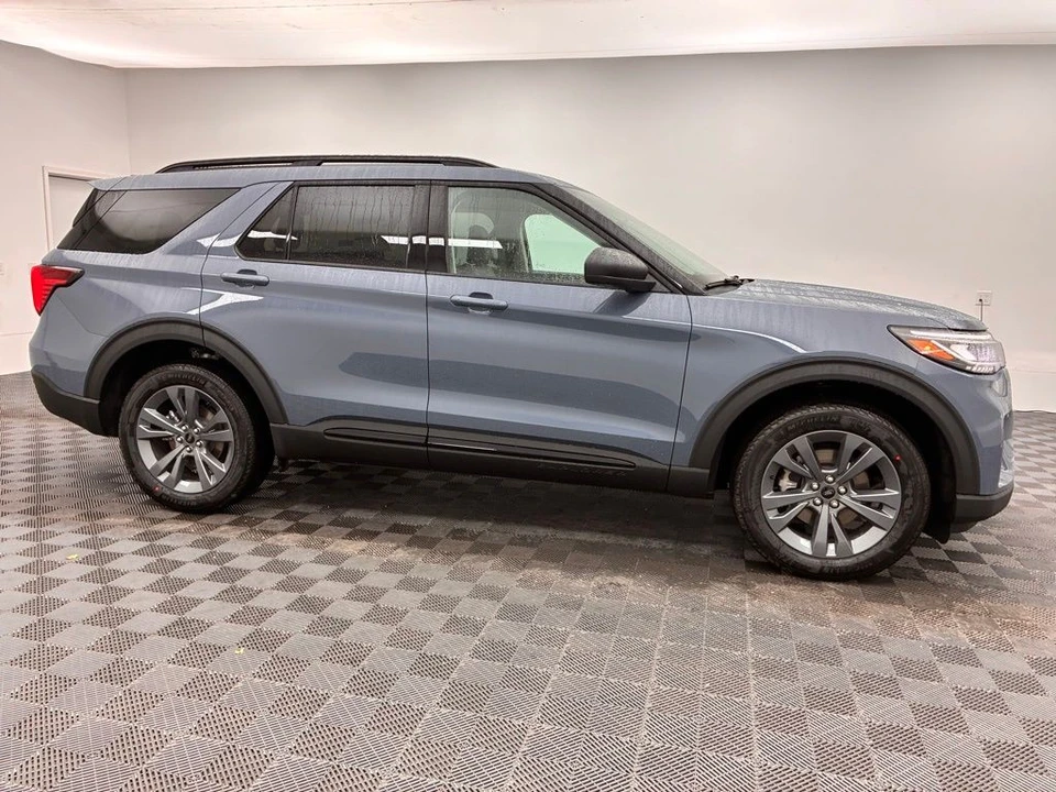 2026 Ford Explorer 6th Gen - Image 7 of 12
