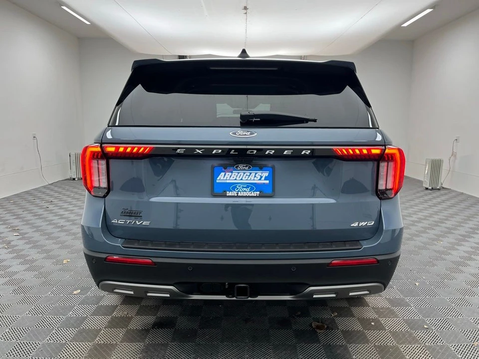 2026 Ford Explorer 6th Gen - Image 9 of 12