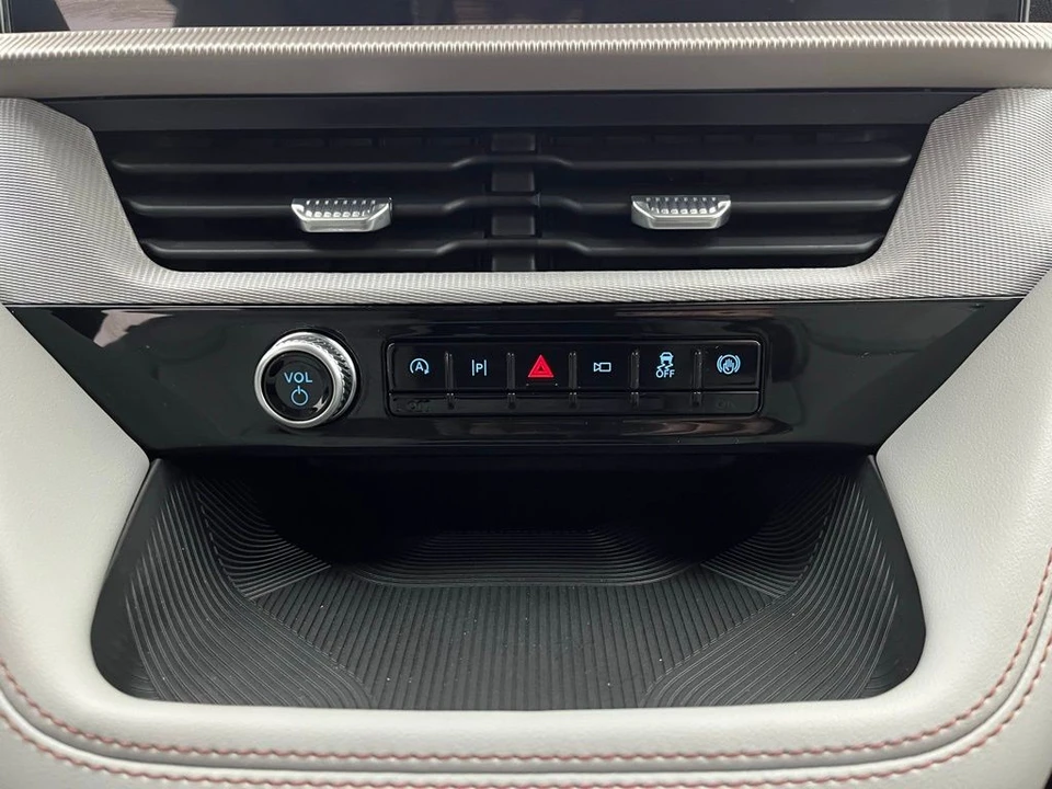 2026 Ford Explorer 6th Gen - Image 5 of 12