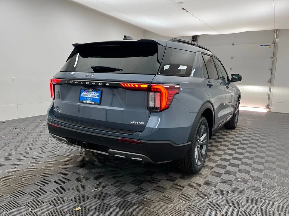 2026 Ford Explorer 6th Gen - Image 8 of 12