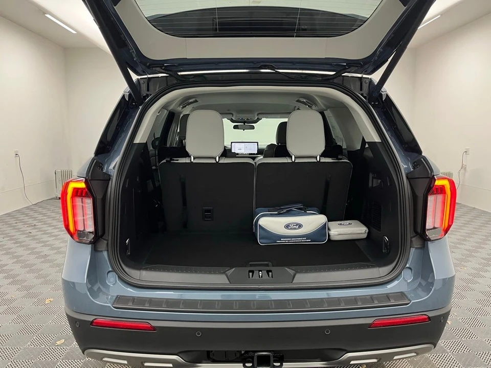 2026 Ford Explorer 6th Gen - Image 10 of 12