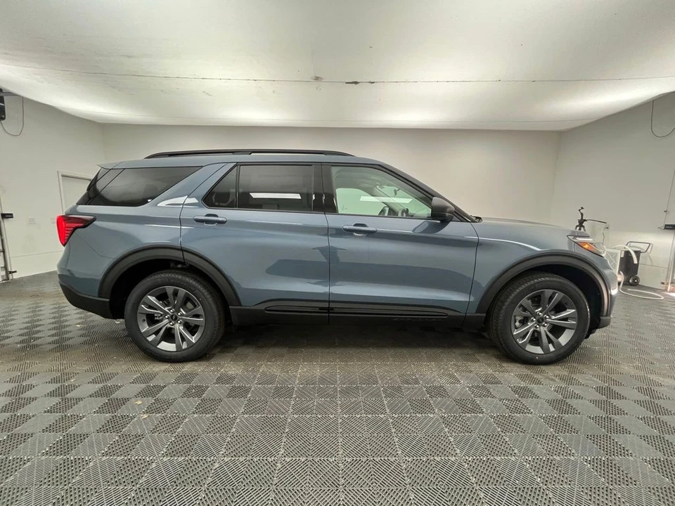 2026 Ford Explorer 6th Gen - Image 7 of 12