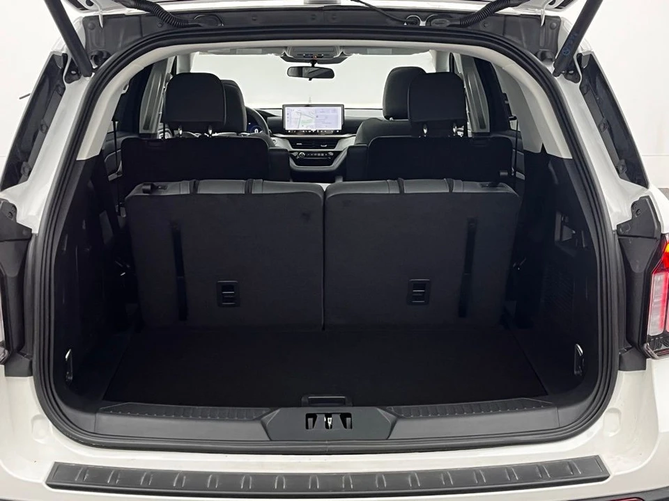 2026 Ford Explorer 6th Gen - Image 10 of 12