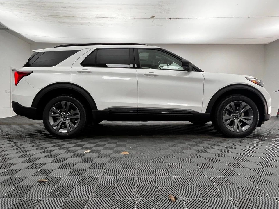 2026 Ford Explorer 6th Gen - Image 7 of 12