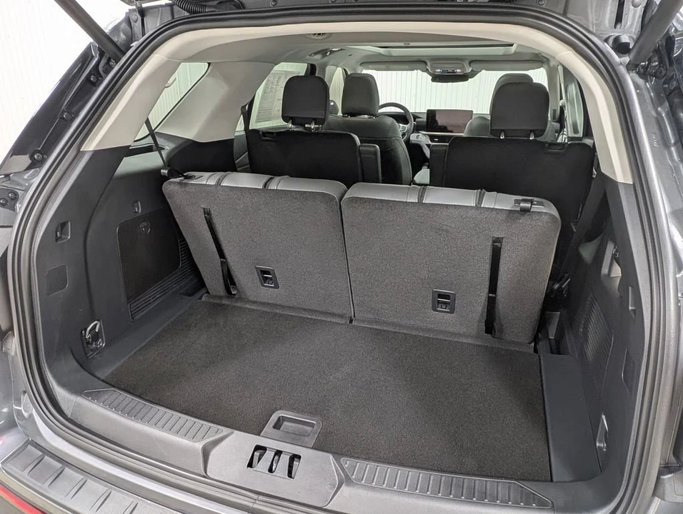 2026 Ford Explorer 6th Gen - Image 9 of 12