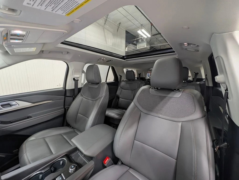 2026 Ford Explorer 6th Gen - Image 5 of 13