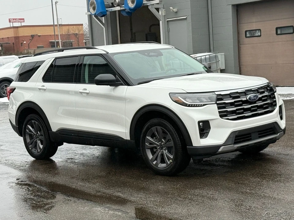 2026 Ford Explorer 6th Gen - Image 9 of 12