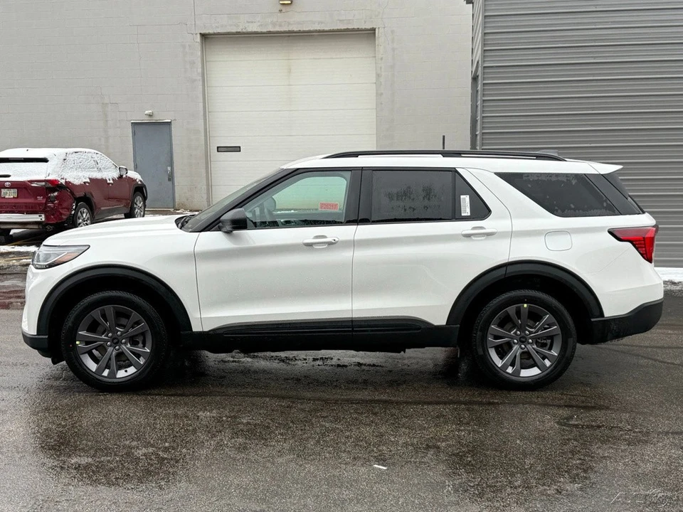 2026 Ford Explorer 6th Gen - Image 2 of 12