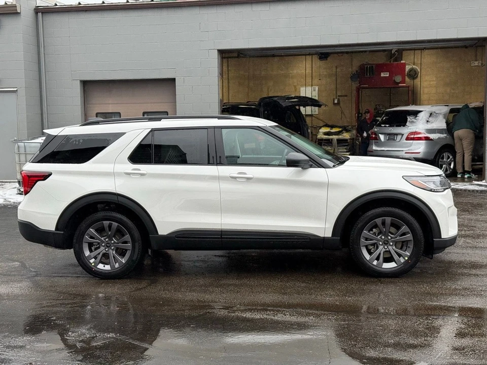 2026 Ford Explorer 6th Gen - Image 7 of 12