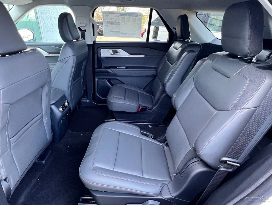 2026 Ford Explorer 6th Gen - Image 17 of 21