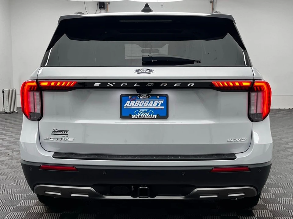 2026 Ford Explorer 6th Gen - Image 9 of 12