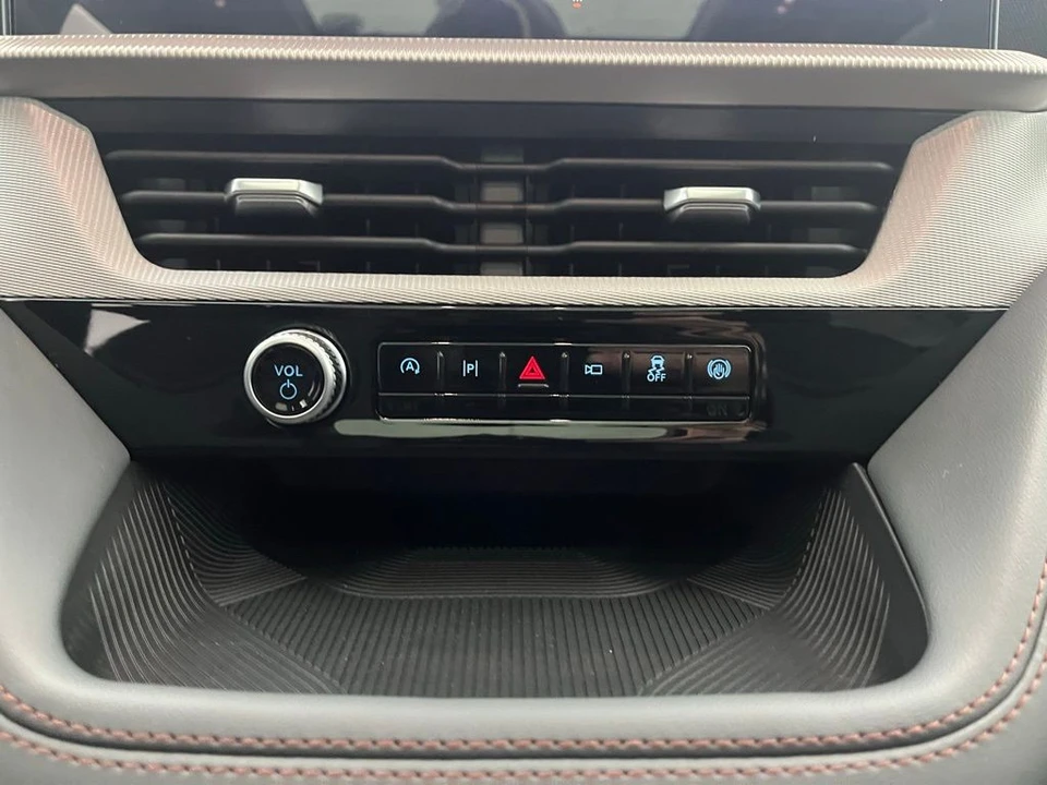 2026 Ford Explorer 6th Gen - Image 6 of 12