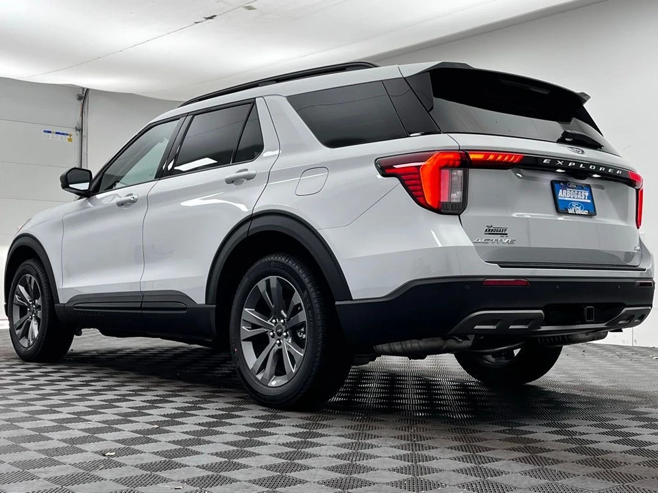 2026 Ford Explorer 6th Gen - Image 11 of 12