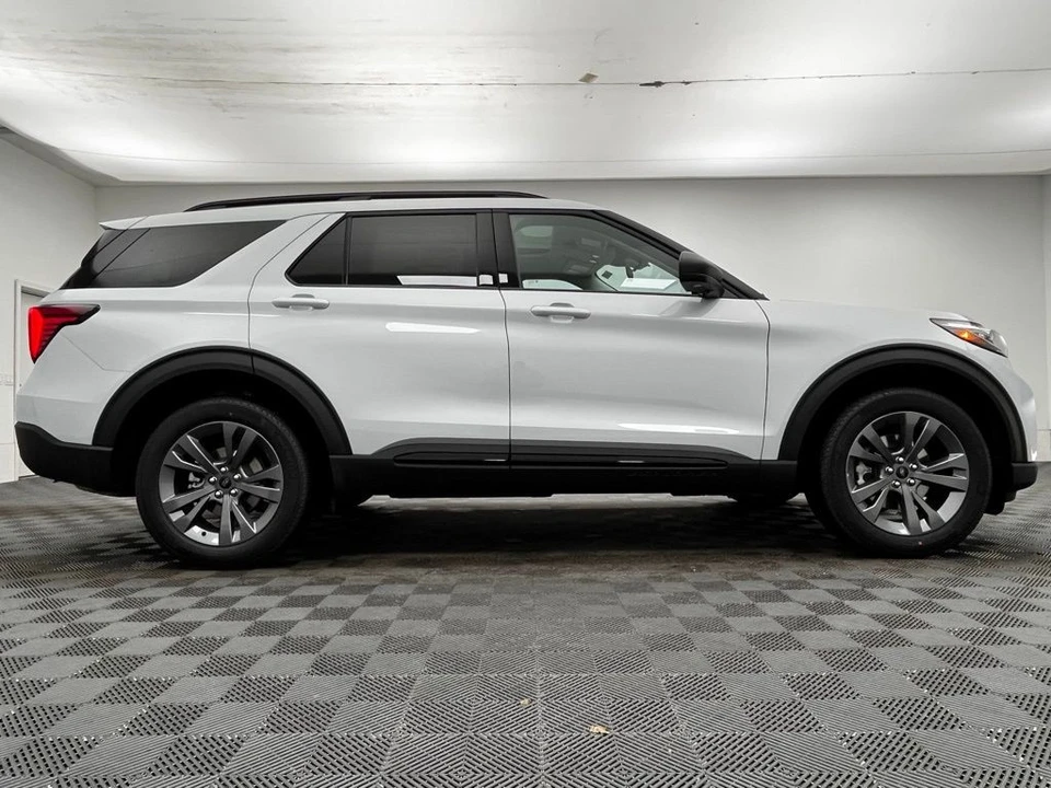 2026 Ford Explorer 6th Gen - Image 7 of 12