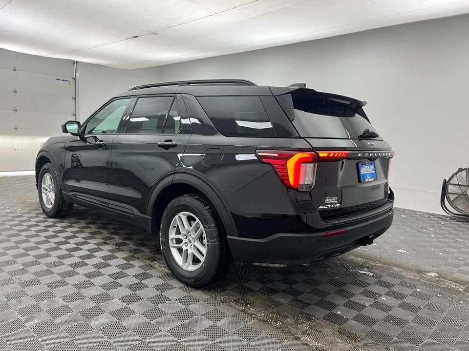 2026 Ford Explorer 6th Gen - Image 11 of 12