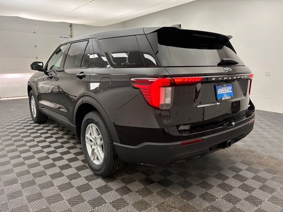 2026 Ford Explorer 6th Gen - Image 10 of 12