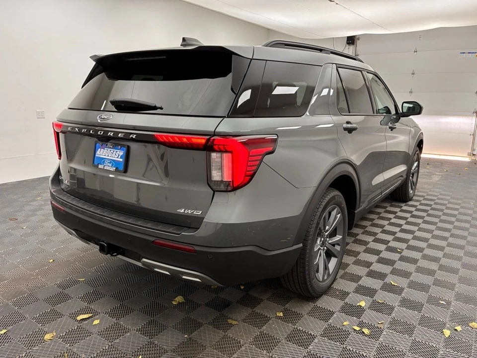 2026 Ford Explorer 6th Gen - Image 7 of 12