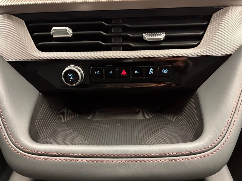 2026 Ford Explorer 6th Gen - Image 3 of 12