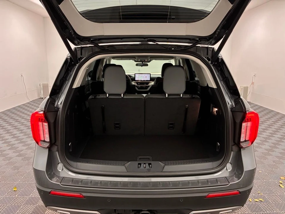 2026 Ford Explorer 6th Gen - Image 9 of 12