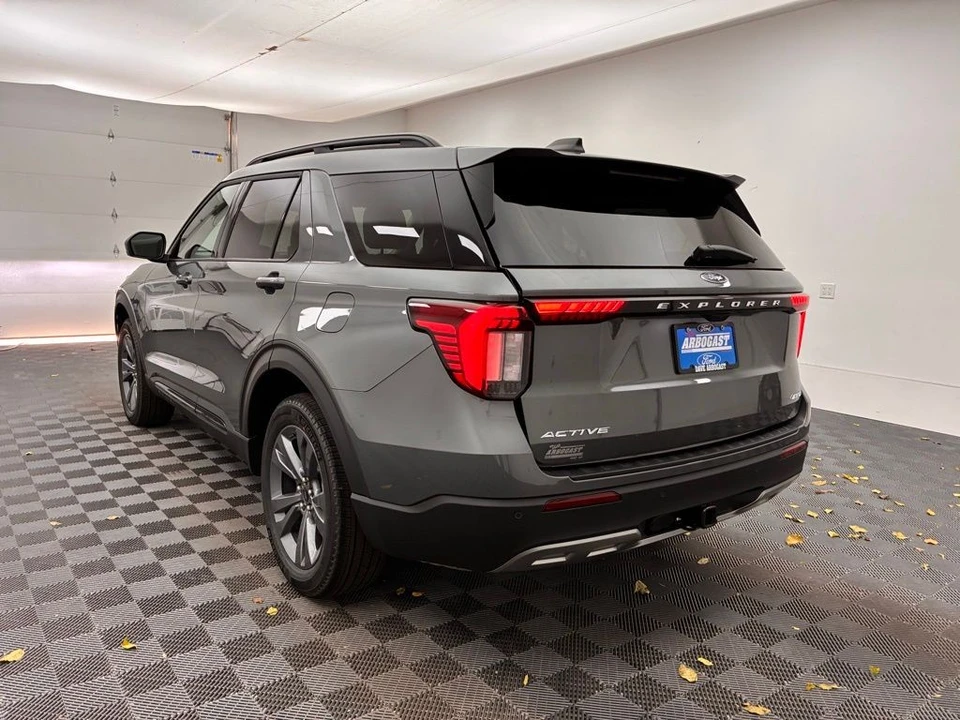 2026 Ford Explorer 6th Gen - Image 11 of 12