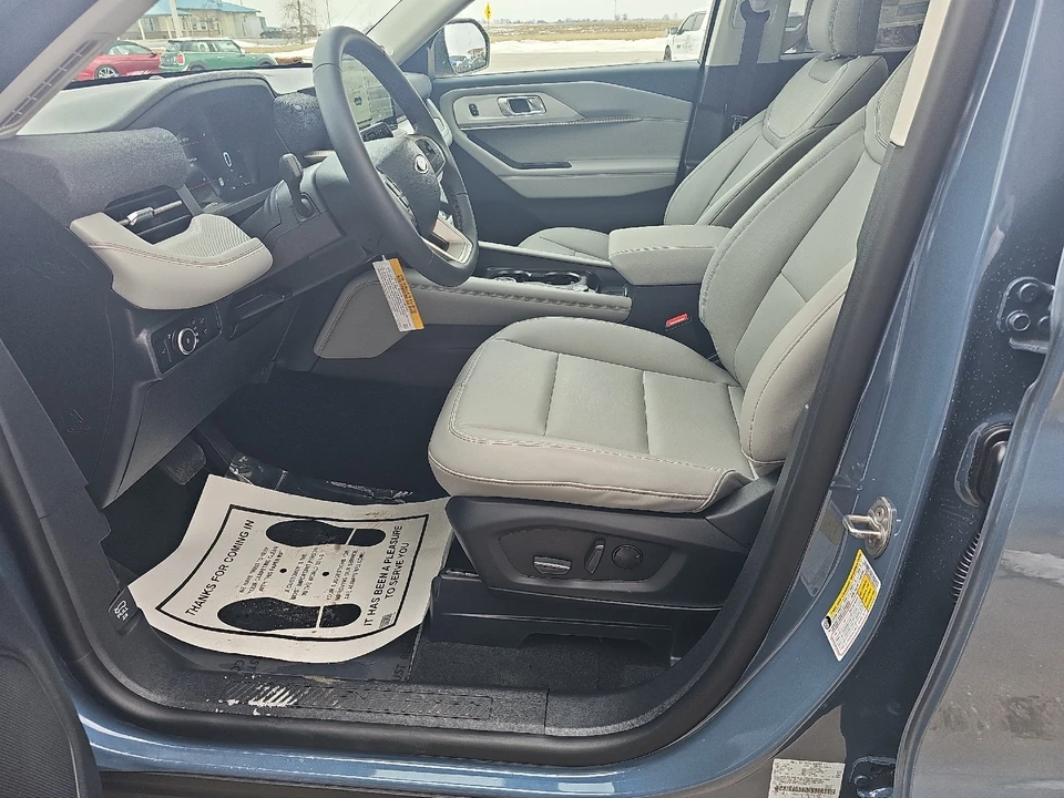 2026 Ford Explorer 6th Gen - Image 17 of 20