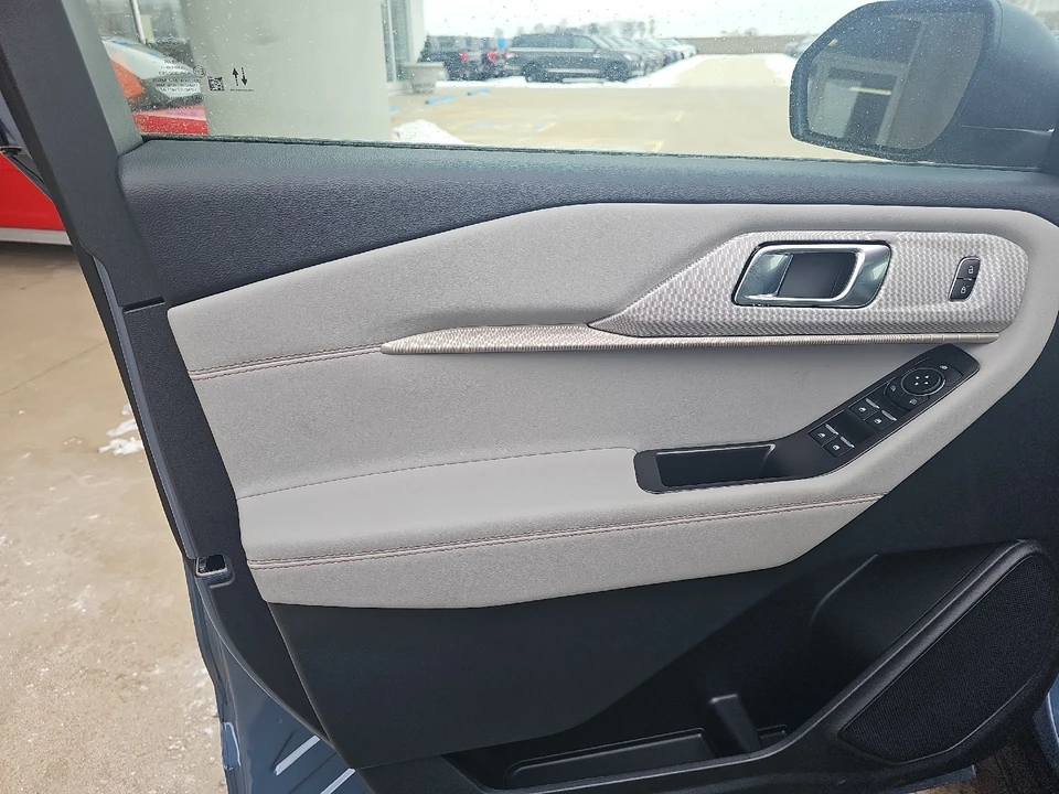 2026 Ford Explorer 6th Gen - Image 16 of 20