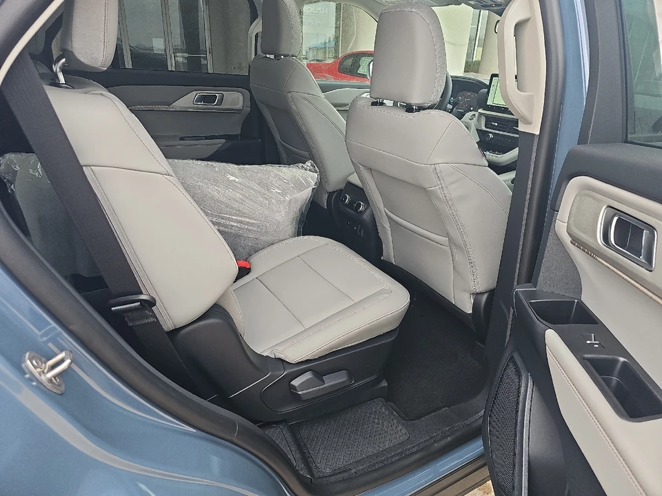 2026 Ford Explorer 6th Gen - Image 8 of 20