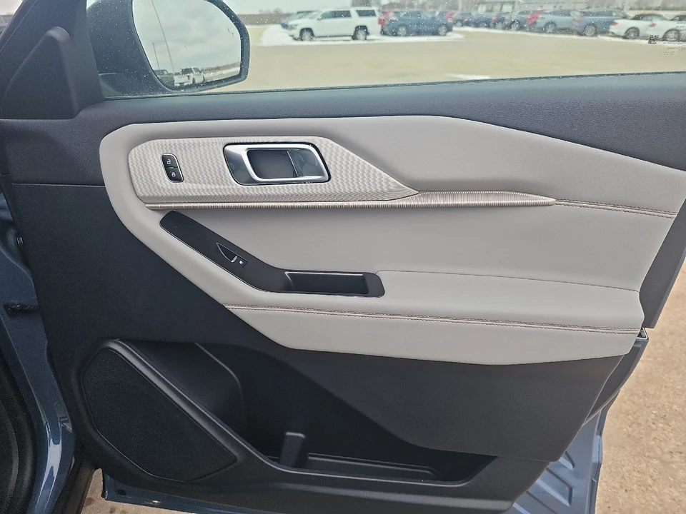 2026 Ford Explorer 6th Gen - Image 7 of 20