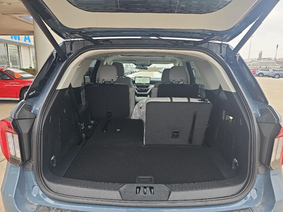 2026 Ford Explorer 6th Gen - Image 12 of 20