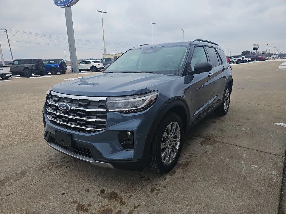 2026 Ford Explorer 6th Gen - Image 15 of 20