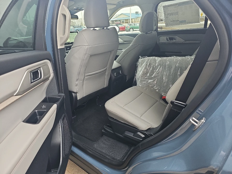 2026 Ford Explorer 6th Gen - Image 14 of 20