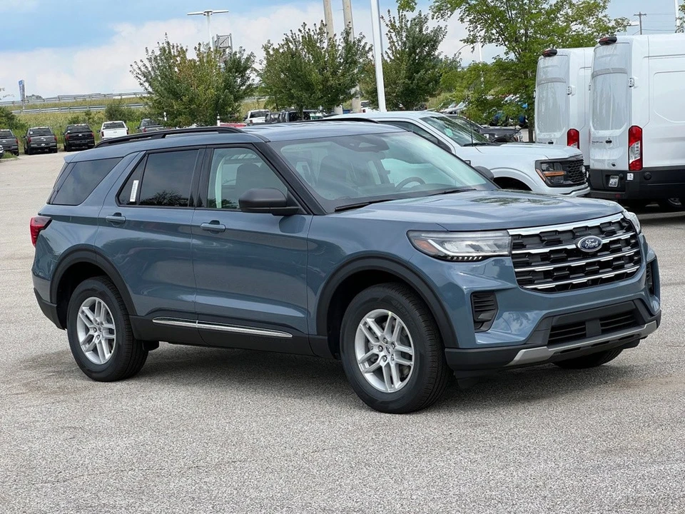 2026 Ford Explorer 6th Gen - Image 9 of 12
