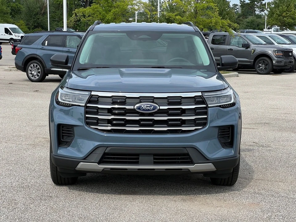 2026 Ford Explorer 6th Gen - Image 10 of 12