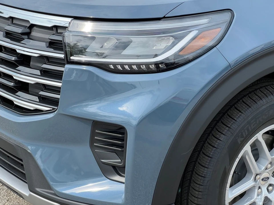 2026 Ford Explorer 6th Gen - Image 11 of 12