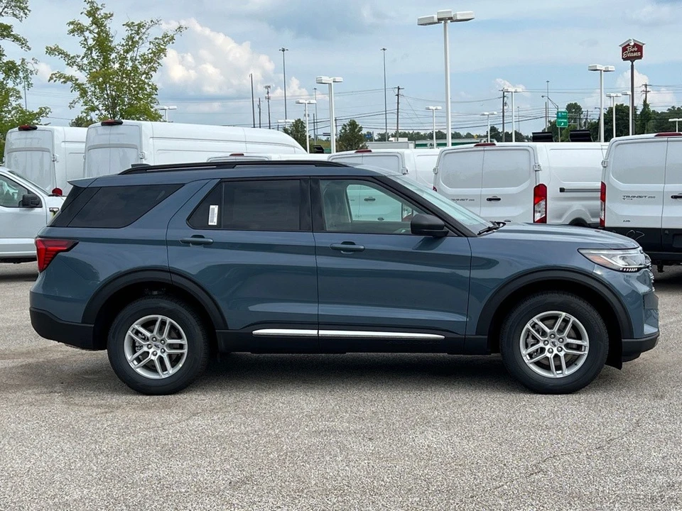 2026 Ford Explorer 6th Gen - Image 7 of 12