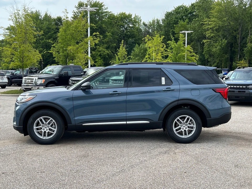 2026 Ford Explorer 6th Gen - Image 2 of 12