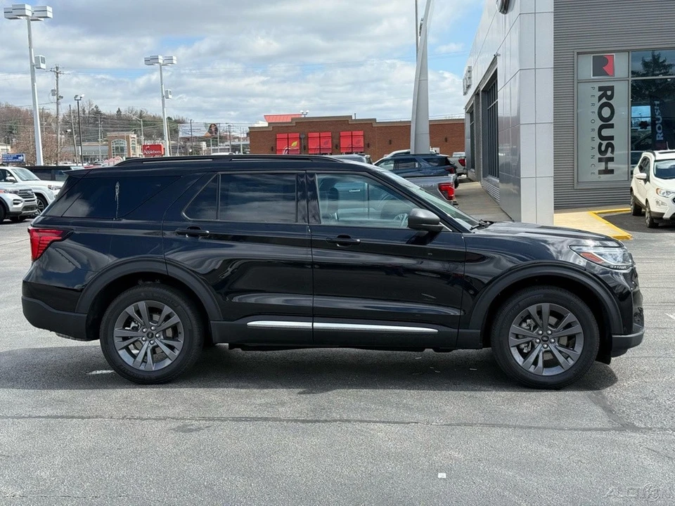 2026 Ford Explorer 6th Gen - Image 7 of 12