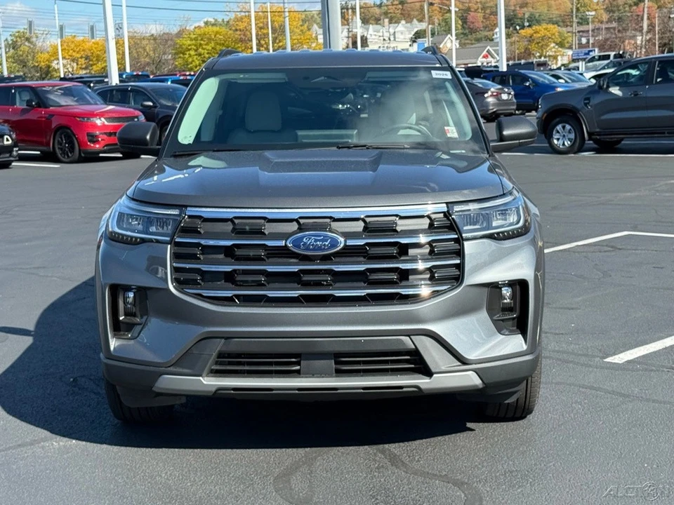 2026 Ford Explorer 6th Gen - Image 10 of 12